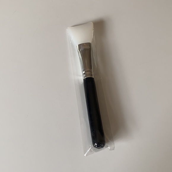 Biba Los Angeles Face Mask Applicator Brush - Picture 4 of 5